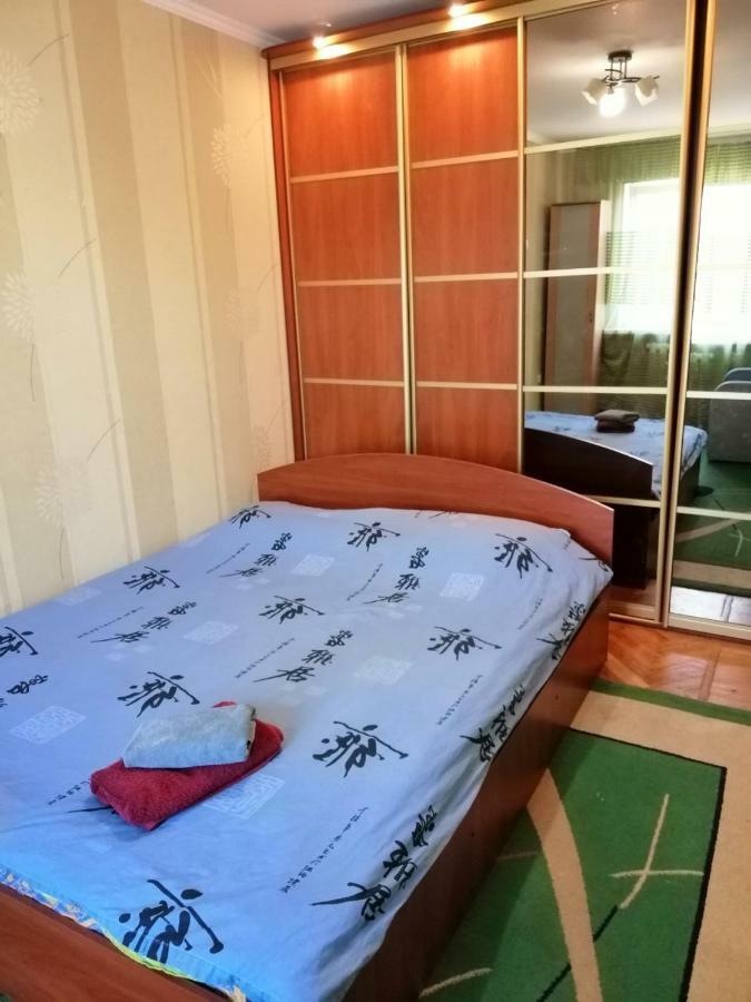 Apartments On Dontsya, 12 Κίεβο Εξωτερικό φωτογραφία